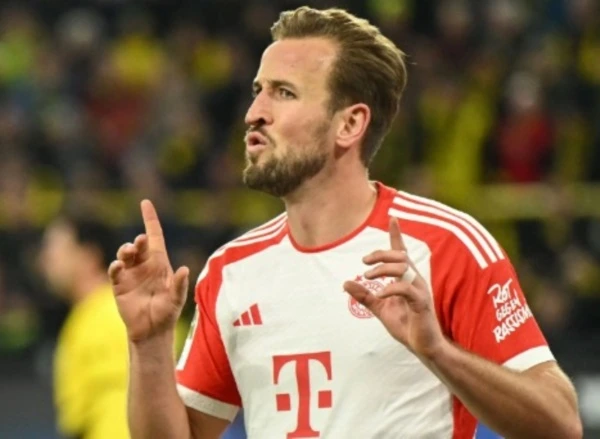 10 trận 3 hat-trick, Harry Kane đang hủy diệt Bundesliga