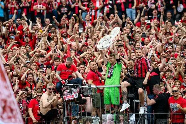 Bayern Leverkusen đăng quang với chiến tích bất bại