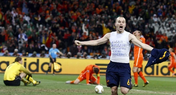 Andres Iniesta từ giã sự nghiệp ở tuổi 40