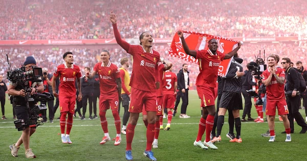 Liverpool chờ đợi khoảnh khắc nâng cúp Premier League