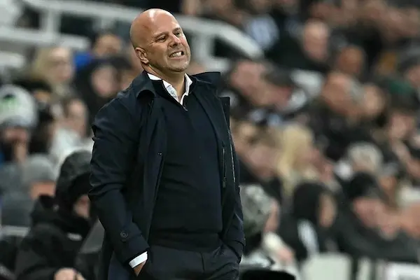 Arne Slot đối diện với khủng hoảng gì ở Premier League?