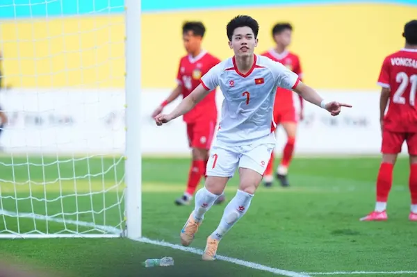 Trọng tài đã thay đổi kết quả U22 Việt Nam vs Lào ra sao?