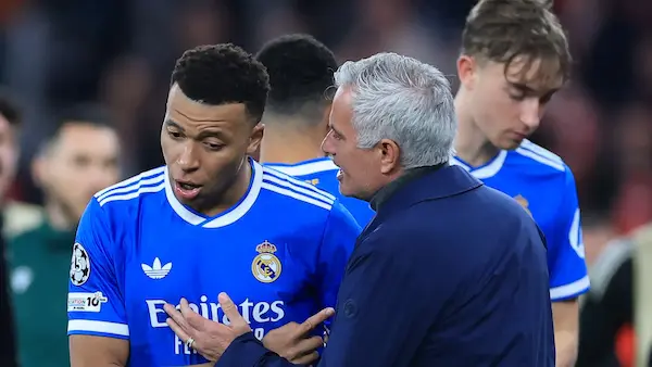 Vinicius Jr bị phân biệt chủng tộc tại sân của Benfica?