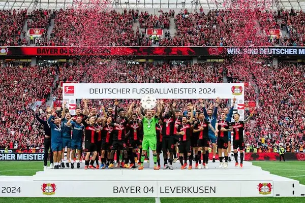 Bayern Leverkusen đăng quang với chiến tích bất bại