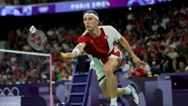 'Vua' Viktor Axelsen chiếm ưu thế trước 'Hoàng tử' Dahal