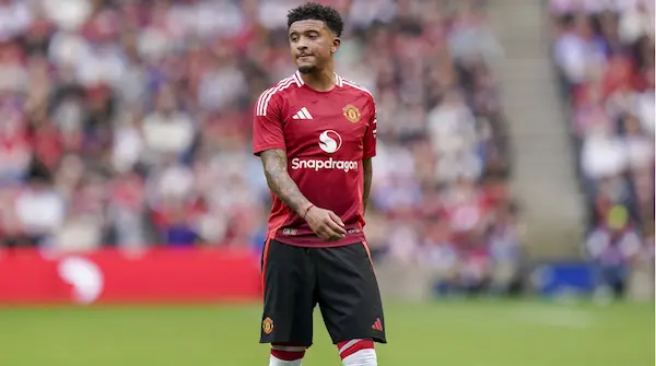 Vì sao Jadon Sancho vẫn có tủ đồ tại Carrington?